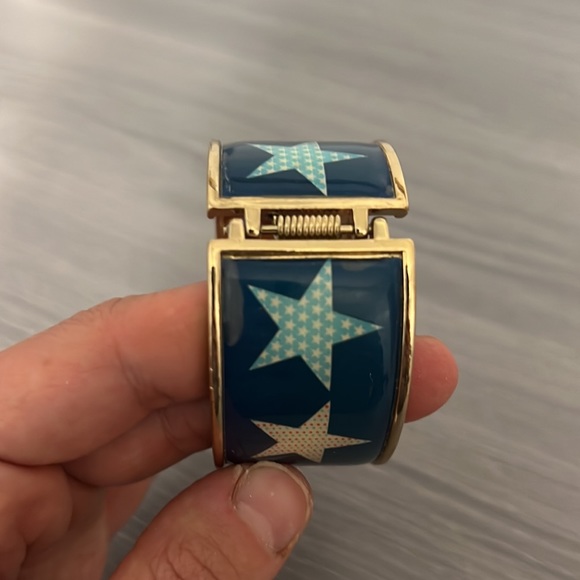 Vintage Silver Hinged Bangle Bracelet with Patriotic Star, American Flag Design - Picture 5 of 7